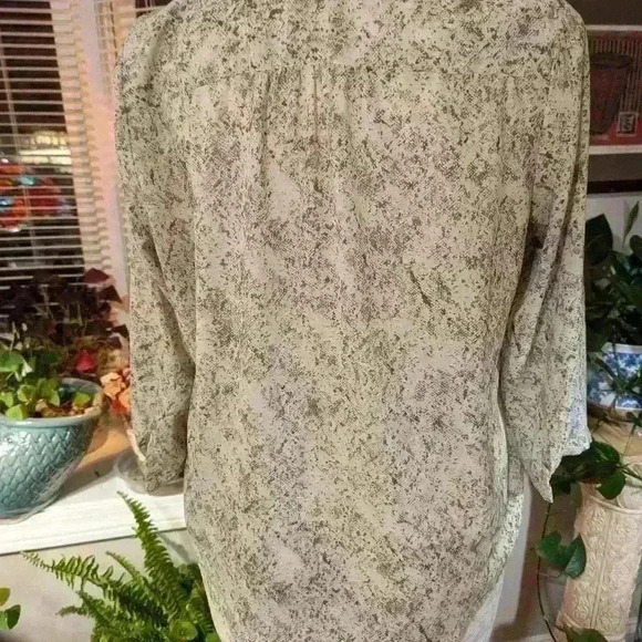 Women's Porophrase Top Sizes XL - Picture 7 of 10